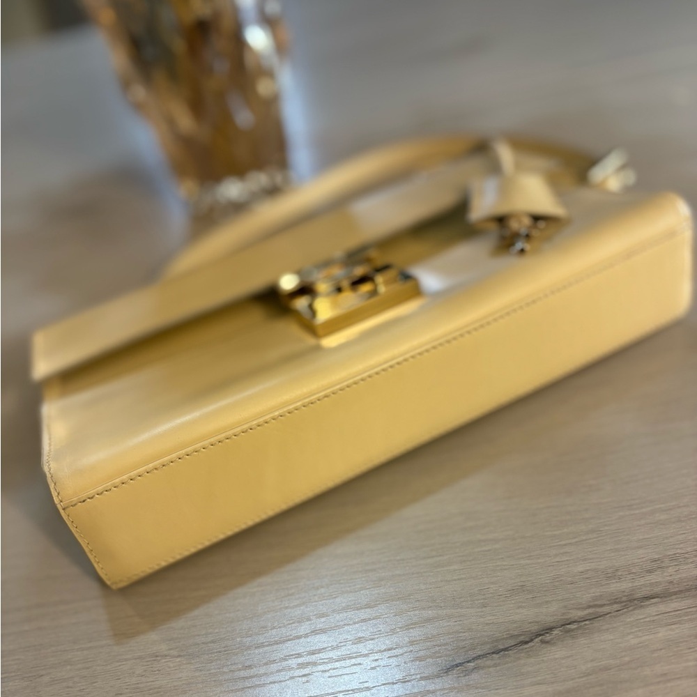 Gucci cream padlock bag with gold Accents. With box and dust bag . - Picture 11 of 16